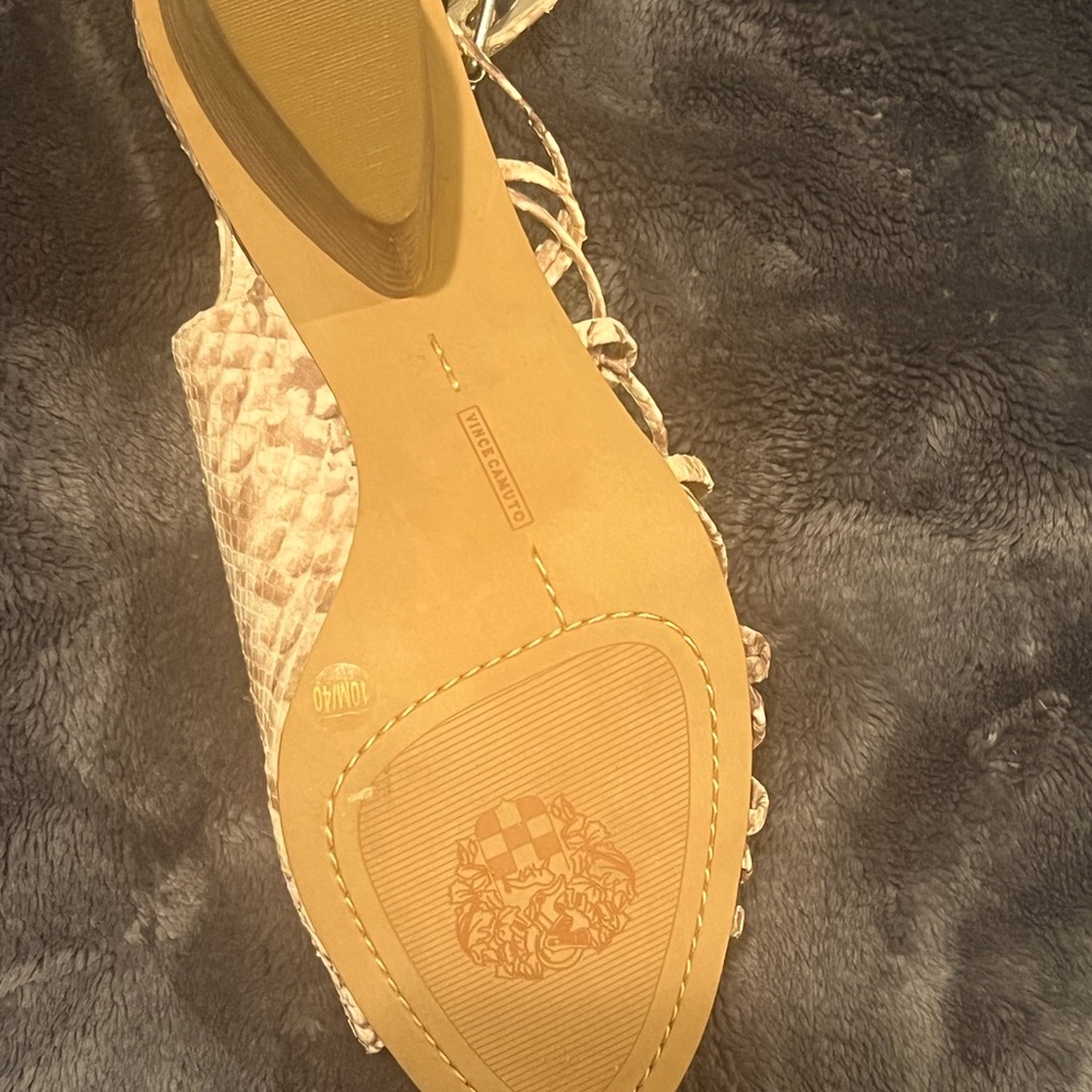 Vince Camuto Sandal size 10/40